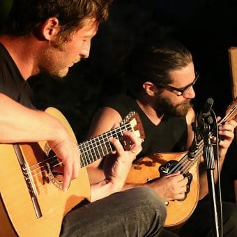 « J’AIME PAS LE CLASSIQUE, MAIS CA J’AIME BIEN… PAR LE DUO PRESQUE CLASSIQUE